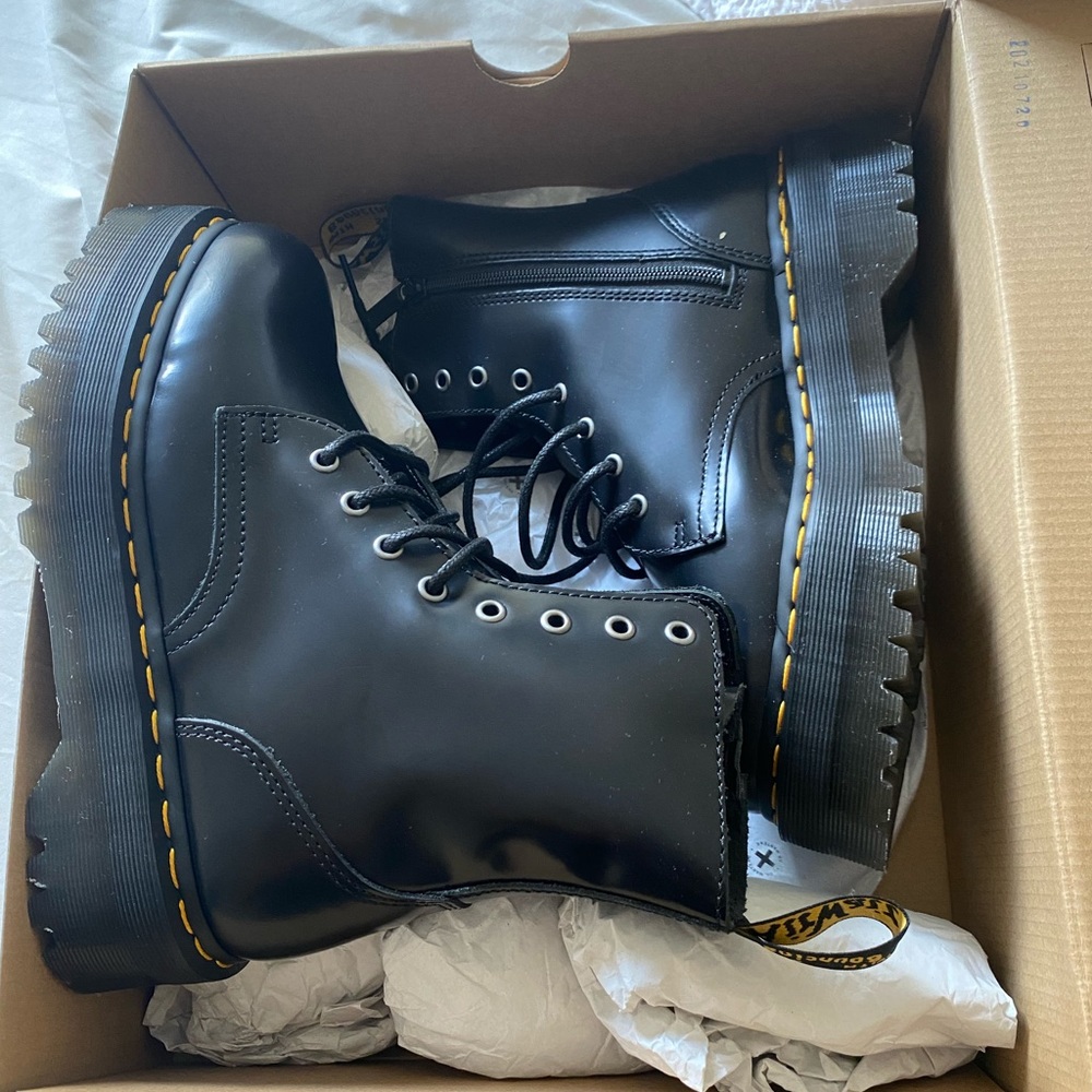 SOLD Jadon smooth leather platform boots